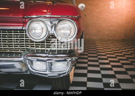 Dettaglio del colore sul faro di un'auto d'epoca Foto Stock