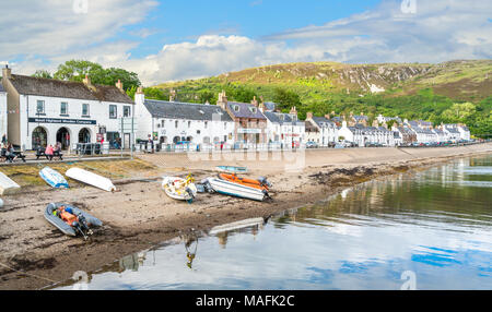 Pomeriggio estivo a Ullapool, villaggio a Ross-shire, Highlands Scozzesi. Foto Stock