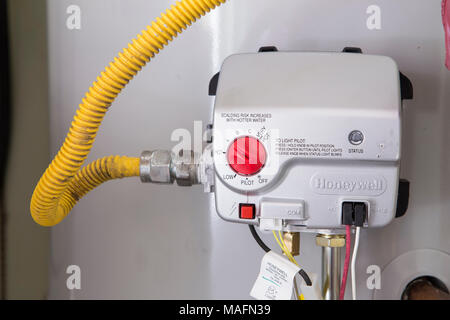 American riscaldatore di acqua calda controlli di temperatura Foto Stock