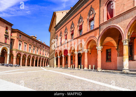 Bologna, Italia - San Stefano piazza in rosso città Bolognese, Emilia Romagna regione italiana. Foto Stock