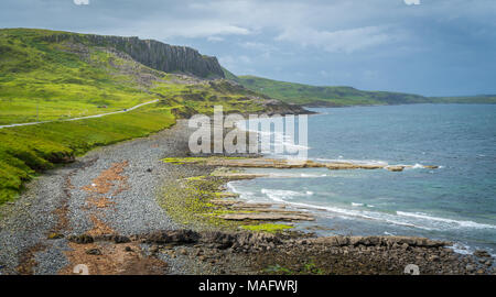 Vista panoramica dal castello di Duntulm, sulla costa nord di Trotternish, sull'Isola di Skye in Scozia. Foto Stock