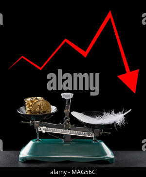 Bitcoins più leggero di una piuma rimovibile con freccia nera sul concetto di bitcoin inutile Foto Stock