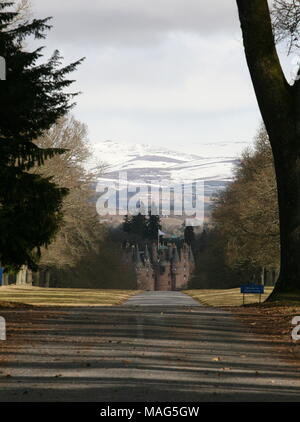 Glamis Castle in autunno Angus Scozia Marzo 2010 Foto Stock