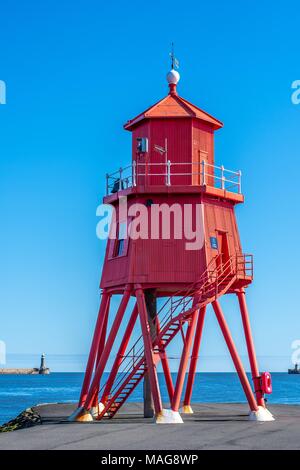 Mandria Groyne faro a South Shields Foto Stock