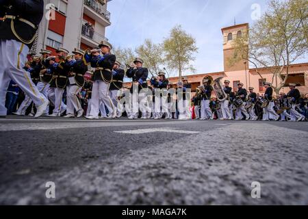 Valencia, Spagna. 1 apr, 2018. Processione della gloria durante la Domenica di Risurrezione celebra la Domenica di Pasqua per le strade di Valencia. Valencia, Spagna. Il 1 aprile 2018. Credito: Gentian Polovina/Alamy Live News Foto Stock