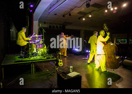 Nantwich, Cheshire, Regno Unito. Il primo aprile 2018.Il Jive Aces eseguire live a Nantwich Sala Civica durante il ventiduesimo Nantwich Jazz, Blues e il Festival di musica. Credito: Simon Newbury/Alamy Live News Foto Stock