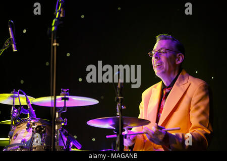 Nantwich, Cheshire, Regno Unito. Il primo aprile 2018.Il Jive Aces eseguire live a Nantwich Sala Civica durante il ventiduesimo Nantwich Jazz, Blues e il Festival di musica. Credito: Simon Newbury/Alamy Live News Foto Stock