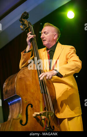 Nantwich, Cheshire, Regno Unito. Il primo aprile 2018.Il Jive Aces eseguire live a Nantwich Sala Civica durante il ventiduesimo Nantwich Jazz, Blues e il Festival di musica. Credito: Simon Newbury/Alamy Live News Foto Stock