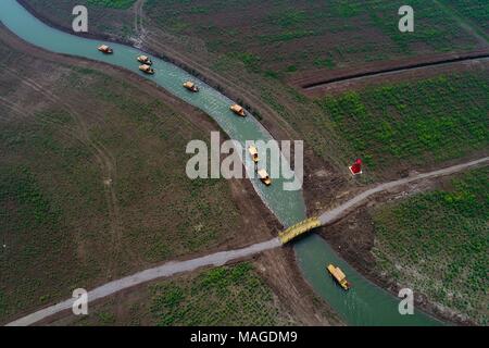 , Yangzhou Yangzhou, Cina. 1 apr, 2018. Yangzhou, Cina-1st Aprile 2018: una vista a volo di uccello del Gaoyou Jiaoye Park di Yangzhou, est cinese della provincia di Jiangsu. Credito: SIPA Asia/ZUMA filo/Alamy Live News Foto Stock