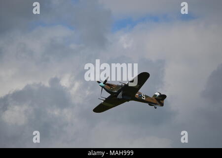 Settantacinquesimo Battaglia di Bretagna anniversario flypast su Goodwood nel West Sussex, in Inghilterra. Foto Stock