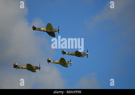 Quattro Supermarine Spitfire aerei in formazione. Foto Stock