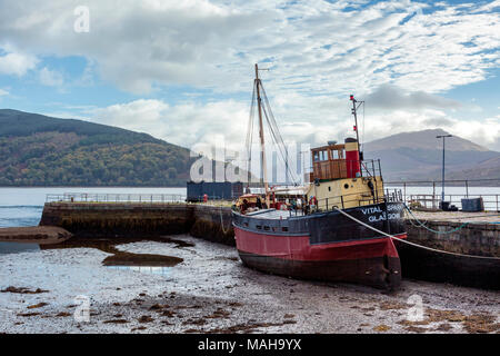 Cargo storico sistema di cottura a vapore, Clyde Puffer "scintilla vitale' ormeggiato a Inveraray Porto sulla costa ovest di Argyll nelle Highlands scozzesi, Scozia. Foto Stock