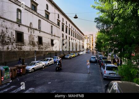 Napoli; Italia - Gennaio 2017:Lady il contrassegno verso il basso una moto Foto Stock