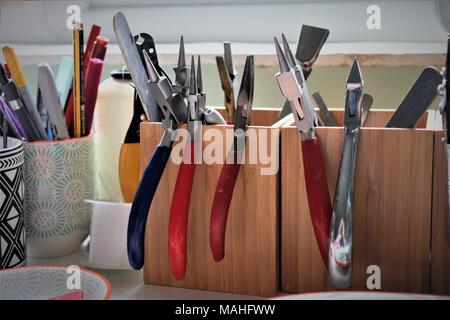 Una selezione di strumenti utilizzati in gioielleria Foto Stock