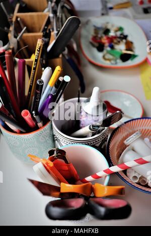 Una selezione di strumenti utilizzati in gioielleria Foto Stock