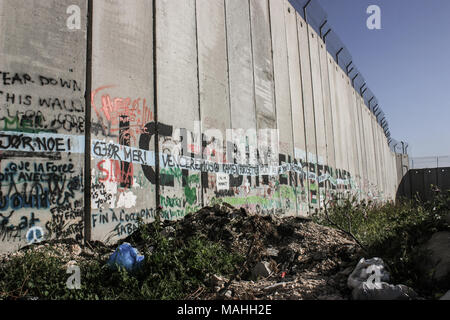 La parete di separazione tra i territori palestinesi occupati e Israele Foto Stock