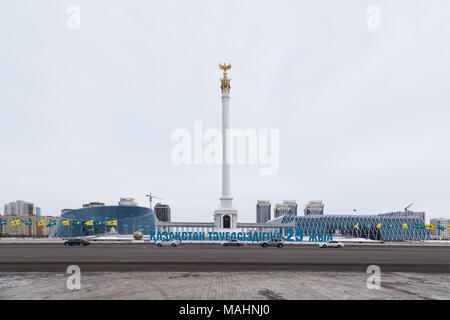 Ad Astana, la capitale del Kazakistan. Questa città sarà il sito dell'Expo 2017. Foto scattata in una fredda giornata invernale. Foto Stock