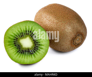 Kiwi e con tutta la kiwi e kiwi slice o mezzo frutto. Isolato su sfondo bianco. La deliziosa e succosa e kiwi. Foto Stock