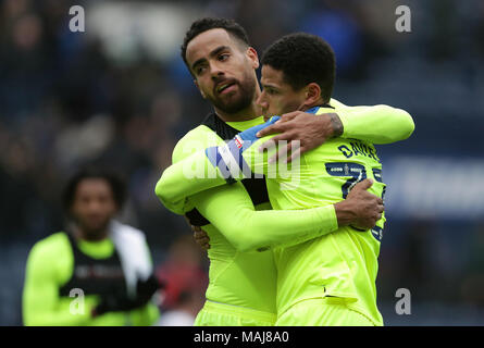 Derby County's Tom Huddlestone (sinistra) e Derby County's Matej Vydra celebrare dopo il fischio finale durante la gara di campionato a Deepdale, Preston. Foto Stock