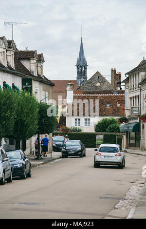 La città medievale di Chablis in Francia. Una antica regione dei vini. Luglio 23, 2017 Foto Stock