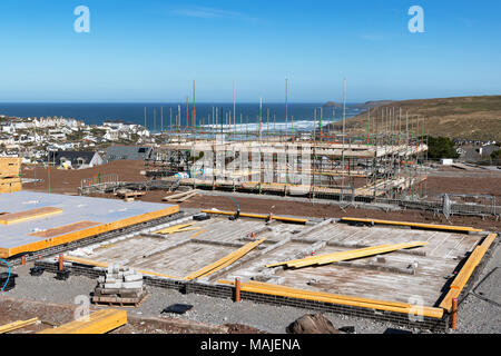 Alloggi economici progetto è costruito su un sito vergine a Perranporth, Cornwall, Inghilterra, Regno Unito. Foto Stock