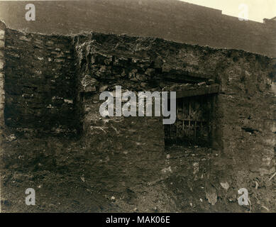 Titolo: Vista della parete e finestra sbarrata scavato sulla angolo sud-est di quarta e di strade di noce, settembre 1919. . Settembre 1919. F.M. Bianco Foto Stock