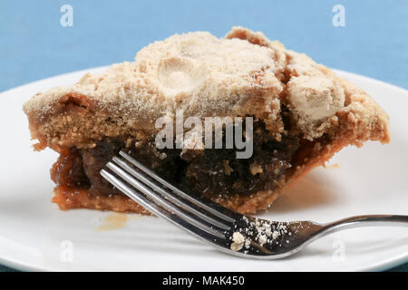 Shoofly Pie è una Pennsylvania Dutch dolce fatto di melassa con un umido appiccicoso e gooey inferiore. Foto Stock