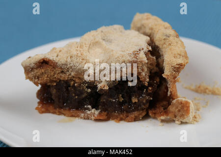 Shoofly Pie è una Pennsylvania Dutch dolce fatto di melassa con un umido appiccicoso e gooey inferiore. Foto Stock