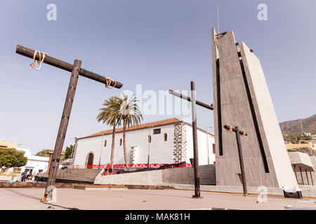 Croce, crocifisso, al Calvario impostare il venerdì santo per la Rappresentazione della Passione in Plaza de Espana, Adeje, Tenerife, Isole canarie, Spagna, Foto Stock