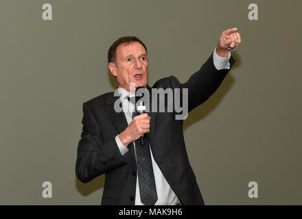 Dopo la cena speaker ex calciatore di Liverpool Phil Thompson Foto Stock