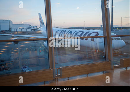 Helsinki, Finlandia, Finnair aerei passeggeri presso l'aeroporto Helsinki-Vantaa Foto Stock