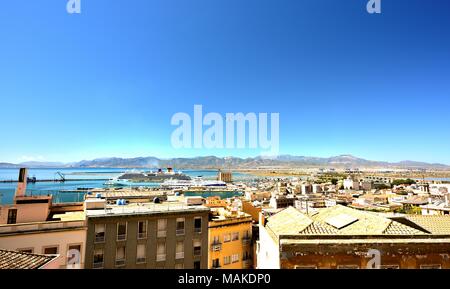 Cagliari, Italia - Settembre 2017:navi da crociera nel porto di Cagliari Foto Stock