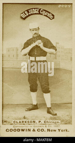 Verticale, seppia fotografia di P. Clarkson su una scheda di baseball. Egli indossa una uniforme scuro con le scarpe da ginnastica e un cappuccio bianco. Sopra la sua testa è un messaggio pubblicitario per il "vecchio giudice sigarette." sotto la foto si legge "P. La Clarkson., Chicago. Goodwin & Co. New York". Un piccolo 0444 è stato scritto nell angolo in alto a destra della scheda. Titolo: Il vecchio giudice Goodwin e società scheda di baseball per St. Louis Brown's P. Clarkson. Browns campionato di serie. . 1887. Goodwin e Co. Foto Stock