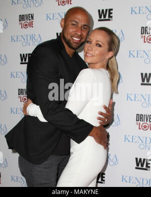 ***FILE FOTO*** KENDRA WILKINSON ANNUNCIA SPLIT DA HANK BASKETT WEST HOLLYWOOD, CALIFORNIA - 31 Marzo: Kendra Wilkinson e Hank Baskett frequentare noi TV premiere di 'Kendra su top' e 'cacciato per amore" a Estrella tramonto su Marzo 31, 2016 in West Hollywood, California. Credito: AMP/MediaPunch. Foto Stock