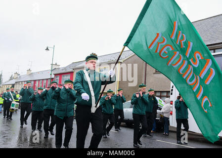 Carrickmore, UK. Il 2 aprile 2018. Il Tyrone tombe nazionale annuale Commemorazione ha avuto luogo a Carrickmore, il lunedì di Pasqua, verso l'alto di 300 persone hanno partecipato alla commemorazione annuale. Tyrone: Regno Unito: 2 aprile 2018 Credit: Mark inverno/Alamy Live News Foto Stock