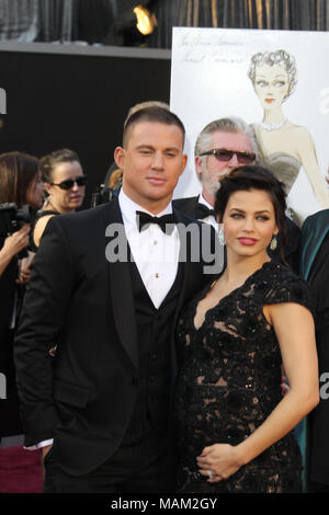 HOLLYWOOD, CA - 24 febbraio: Channing Tatum Jenna Dewan-Tatum arriva a Oscar di Hollywood & Highland Center il 24 febbraio 2013 in Hollywood, la California. Persone: Channing Tatum Jenna Dewan-Tatum Foto Stock