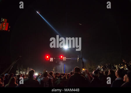 Villanova, Pennsylvania, USA. 2 apr, 2018. Studenti e appassionati celebrare Villanova University della squadra di Pallacanestro maschile della vincendo il campionato di NCAA in Radnor Township, Villanova, PA. Credito: Kelleher Fotografia/Alamy Live News. Foto Stock