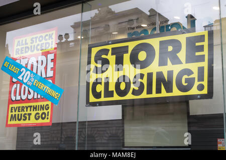 Londra, UK. Il 3 aprile 2018. Maplin store presenta una chiusura in vendita in The Strand, Londra, perdite di posti di lavoro continua come spera di trovare un acquirente per la società dissolvenza.©Keith Larby/Alamy Live News Foto Stock