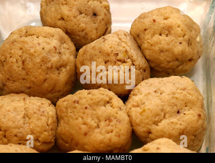 Matzah di palline in un piatto Foto Stock