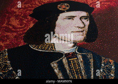 Un grande mosaico di re Richard III, che è fatta di LEGO, sul display all'KRIII Visitor Center di Leicester. Foto Stock