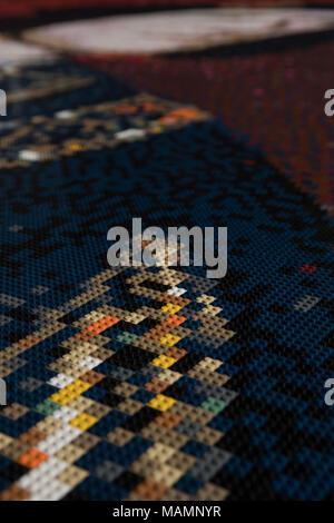 Un dettaglio di un grande mosaico di re Richard III, che è fatta di LEGO, sul display all'KRIII Visitor Center di Leicester. Foto Stock