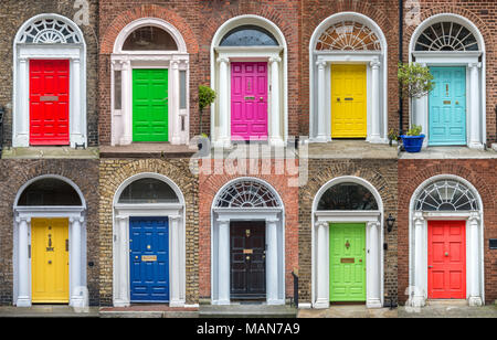 Colorata collezione di porte a Dublino, Irlanda Foto Stock