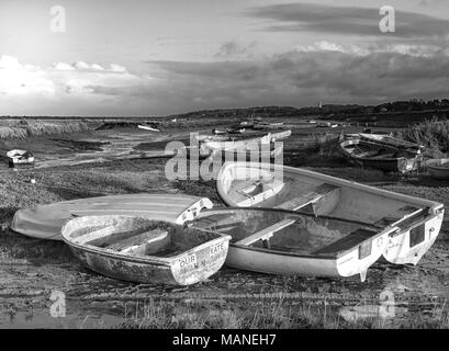 Morston Creek presso Sunrise su una bassa marea, Norfolk Foto Stock