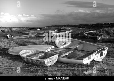 Morston Creek presso Sunrise su una bassa marea, Norfolk Foto Stock