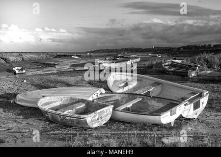 Morston Creek presso Sunrise su una bassa marea, Norfolk Foto Stock