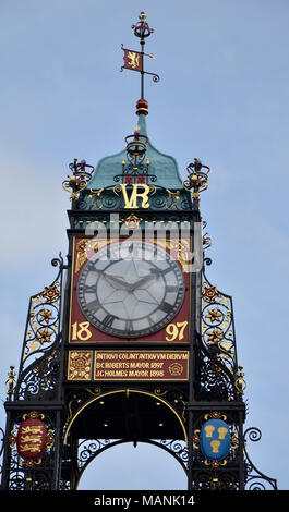 Eastgate Clock sulle mura della città di Chester, Inghilterra Foto Stock