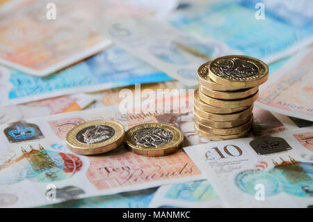 La sterlina britannica valuta - nuove banconote e monete in euro per il 2018. nuova £1 monete e £5 e £10 rileva moneta per 2018 Foto Stock