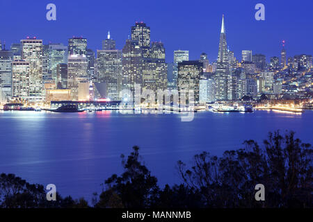 Vista panoramica di San Francisco di Notte, CALIFORNIA, STATI UNITI D'AMERICA Foto Stock