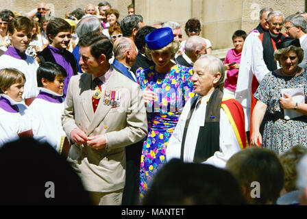 Il principe e la Principessa di Galles arrivando presso la cattedrale di Sant'Andrea, Sydney, quando la coppia reale ha partecipato ad un servizio per i membri dell Ordine di Australia. Foto Stock