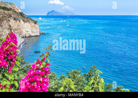 Il vulcano Stromboli appartiene all'arcipelago delle isole eolie. Foto Stock